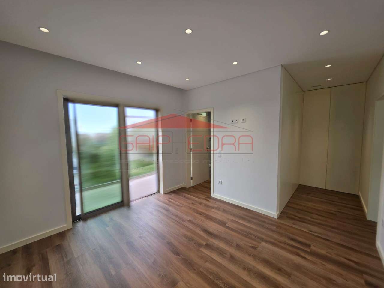 Moradia T3 com jardim e acessibilidade-12