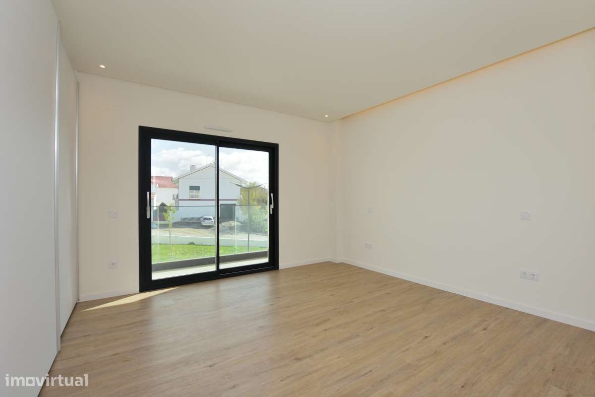 Moradia T4 c/ Certificação Energética A+ | Aveiras de Cima-37