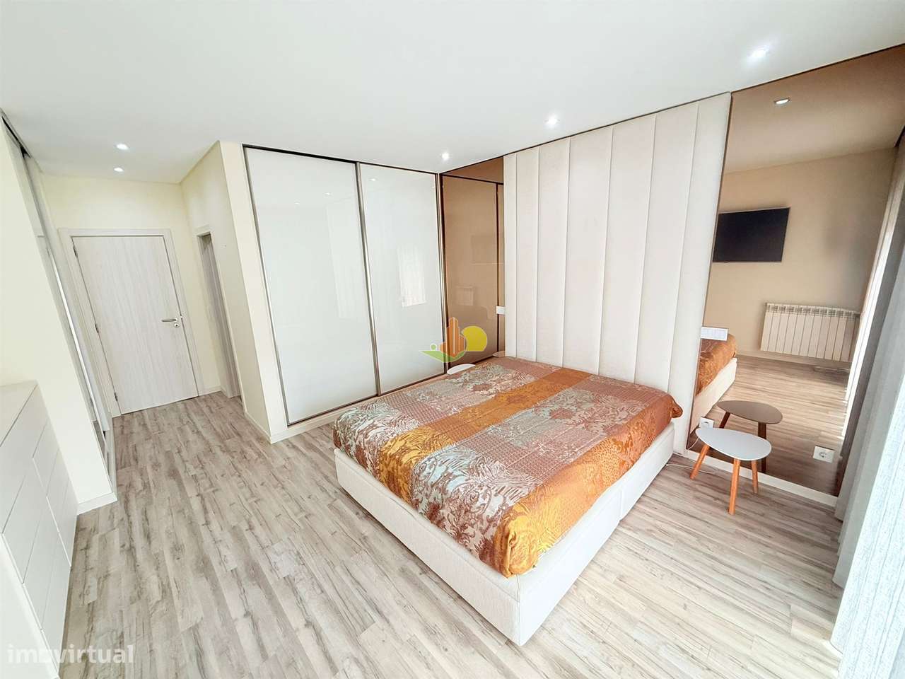 T4+1 Duplex com garagem dupla e terraço privativo-20