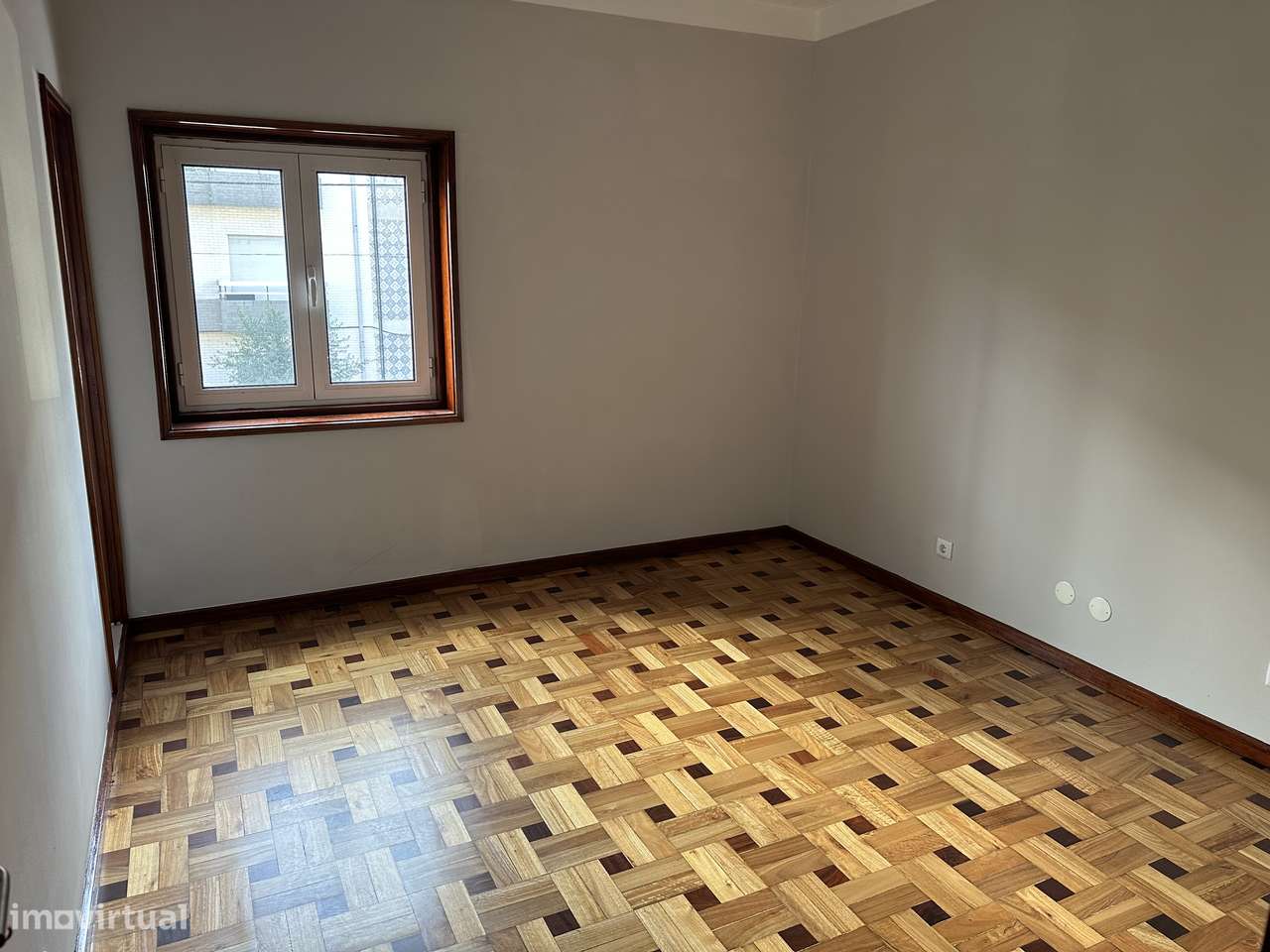 Apartamento T2+1 renovado, com garagem, em boa localização-14