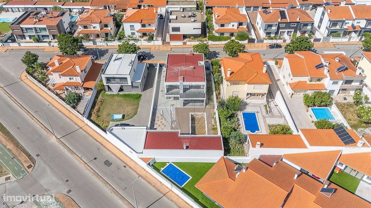 Moradia T5 para venda-12