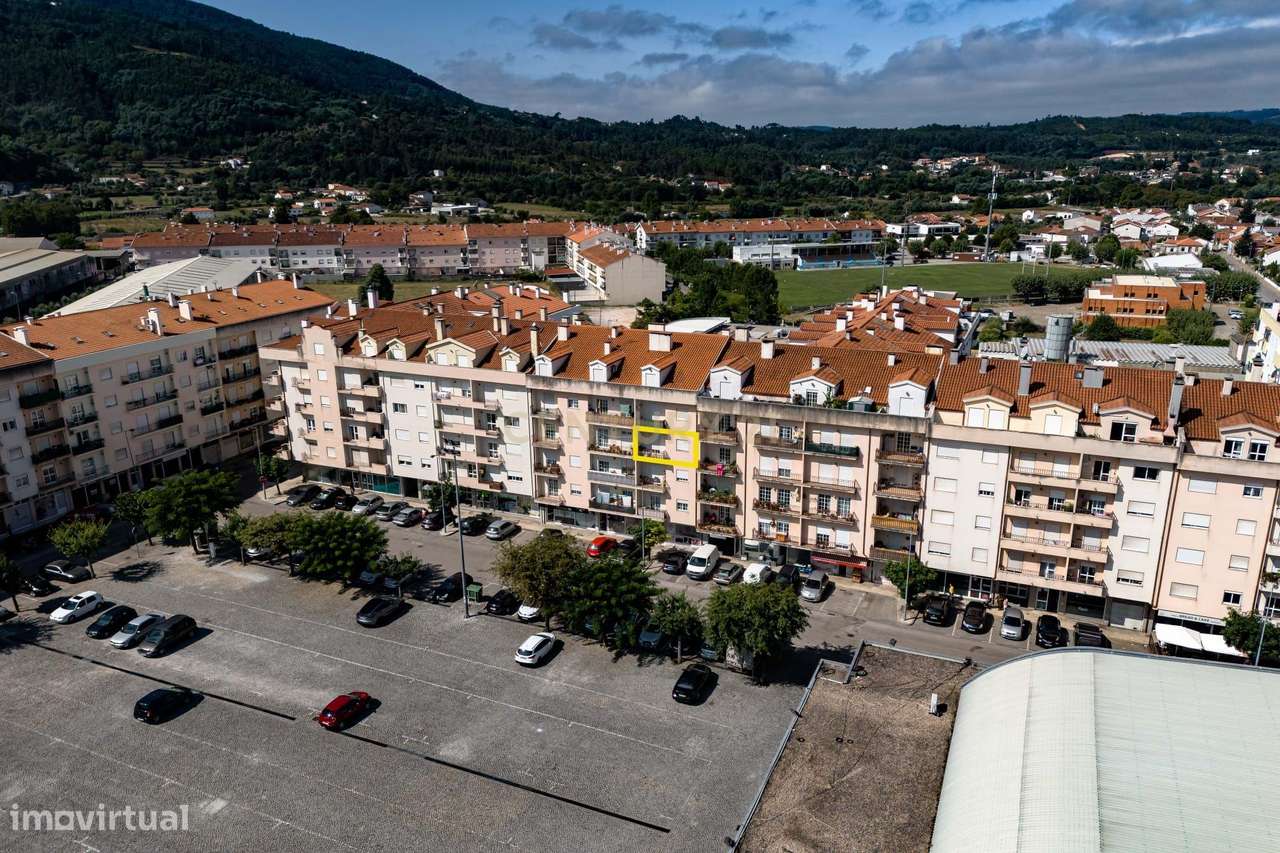 Apartamento T3 com elevador e garagem no centro da Lousã-0