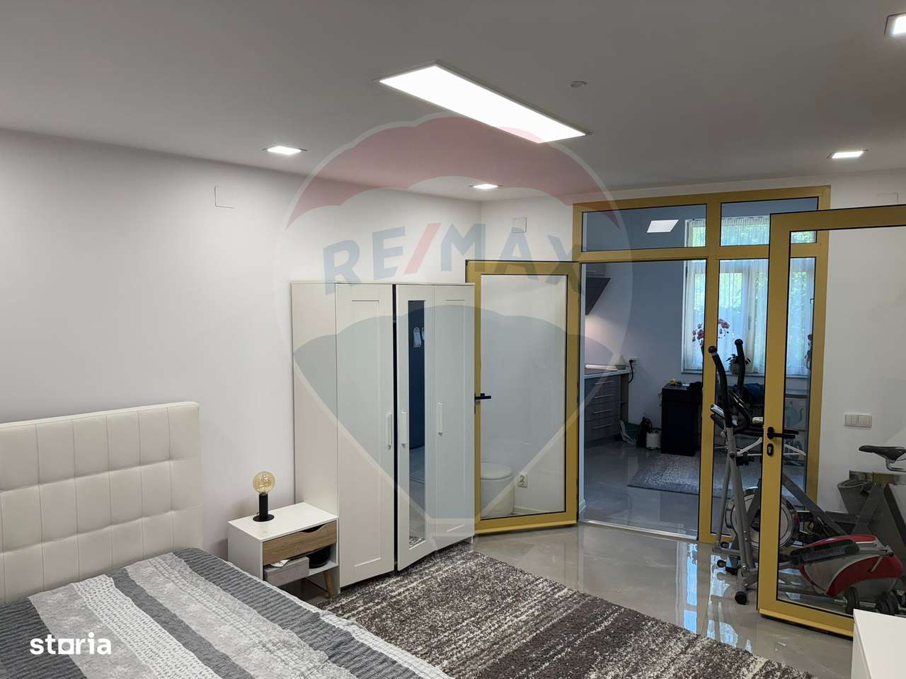 Casă insiruită cu 3 camere cu intrare și curte proprie în Centru Turda-5