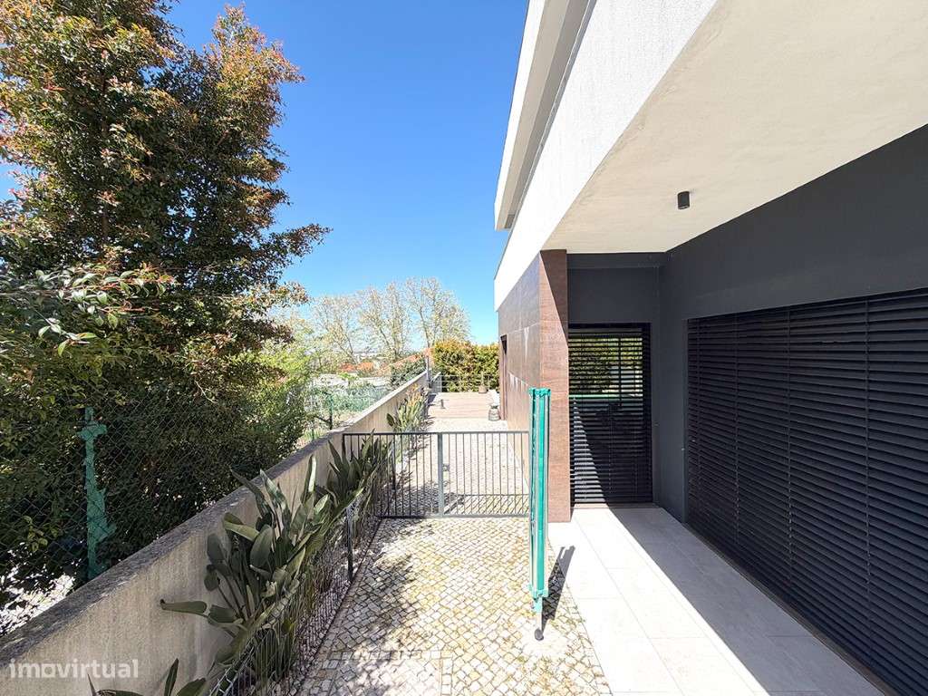 Moradia T4+1 moderna à venda em Picheleiros, Azeitão-37