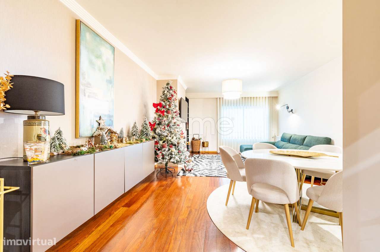 Apartamento T2+1 com Piscinas, Ginásio, Sala de Jogos e 2 Garagens-20