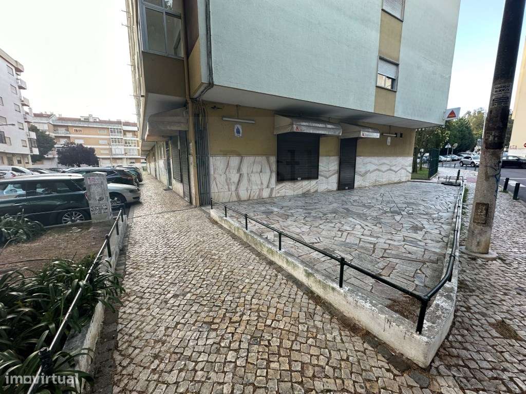 Loja em Massamá para venda - com Sanck-Bar em funcionamento-16