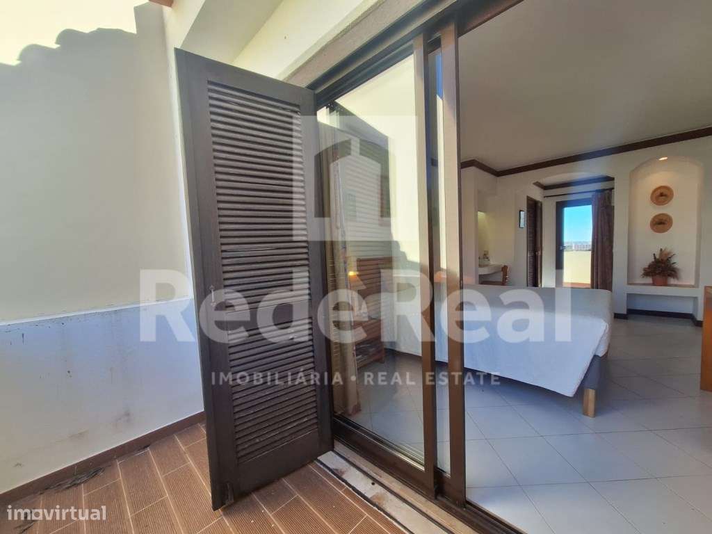 Moradia T3 + 1 com Piscina Privada e Boas Áreas no Coração de Albuf...-45