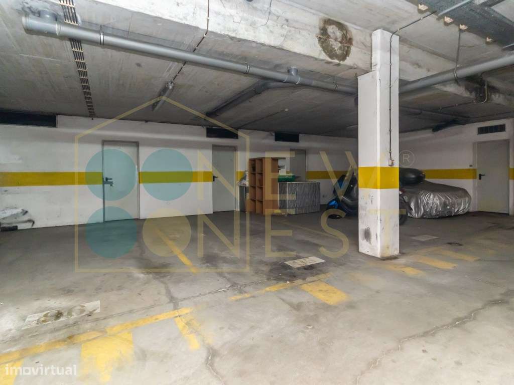 Apartamento T2 com elevador, parqueamento e arrecadação nas Manteig...-27