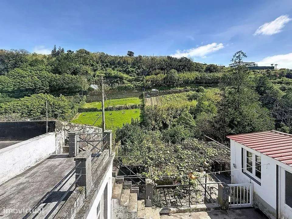 Moradia Única na Vila da Povoação – Um Verdadeiro Miradouro!-24