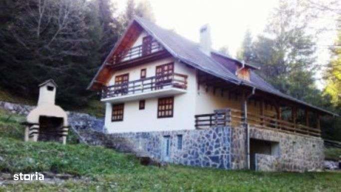 Vanzare Cabana in pitorerscul peisaj din Plaiul Foii, Zarnesti Brasov - Imagine principală: 5/20