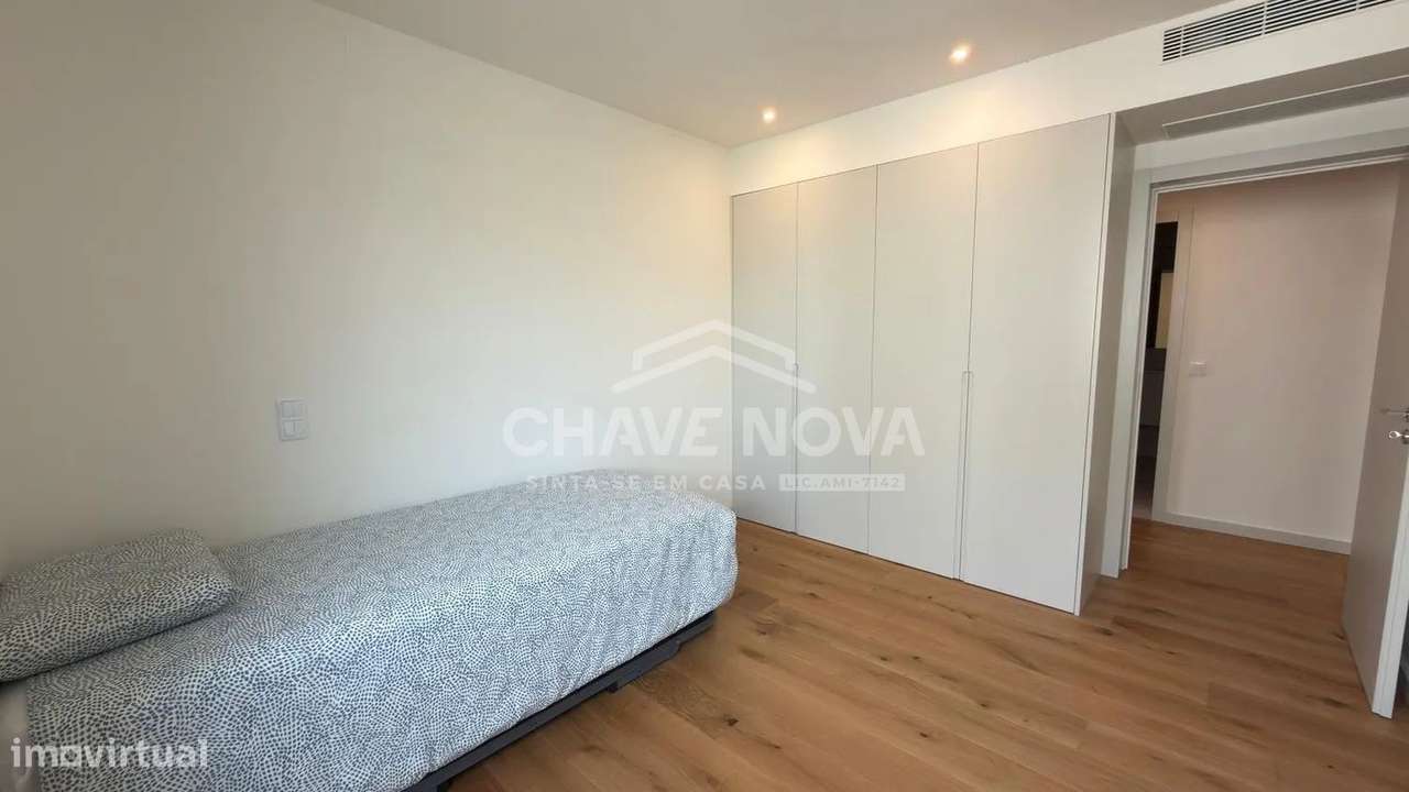 Apartamento T3 Novo c/ 2 Lugares de Garagem em Oliveira do Douro-4