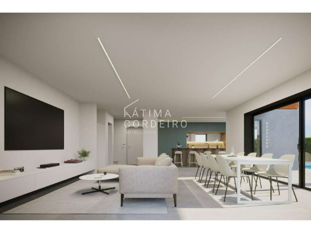 Moradia Isolada T4 com piscina e garagem situada na Aroeira-13