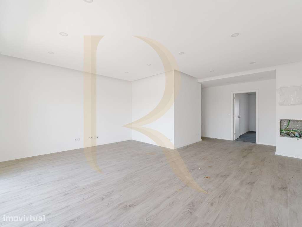 Apartamento T3 com elevador, parqueamento e arrecadação com condomí...-0