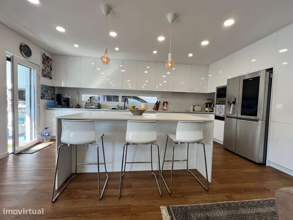 Moradia Isolada T4 Com piscina-14