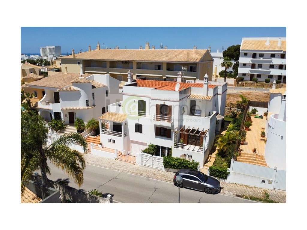 Moradia V4 geminada em Vilamoura perto da Marina-2