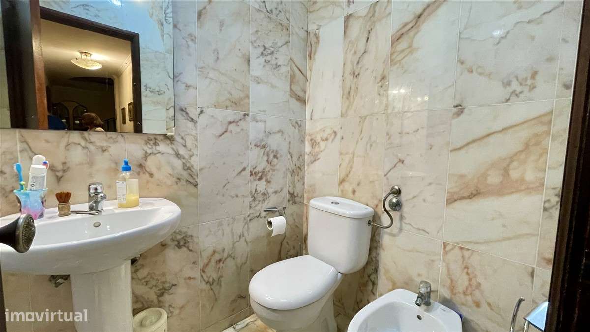 T2 Duplex-1ª linha de Mar-Aver-o-Mar-Aparcamento-5