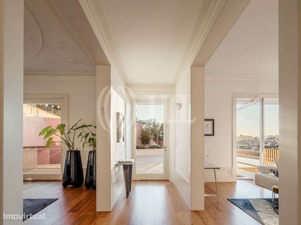 Apartamento T3+2 com jardim, em pleno Castelo, Lisboa-20