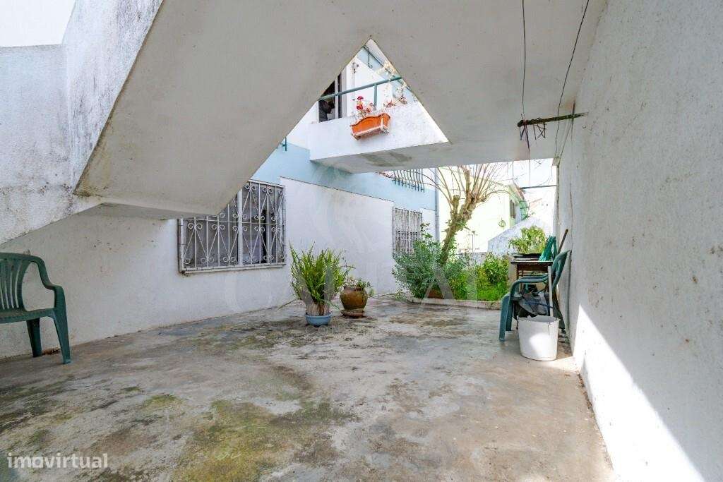 ✨ T2 com Entrada Independente e Espaço Exterior em Porto Salvo-33