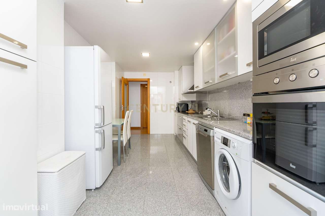 T2 na Urbanização do Neudel em excelente estado.-7