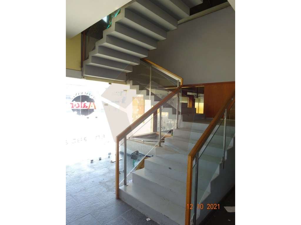 Restauração / Comércio -Parque Comercial Chiolo Maia-5