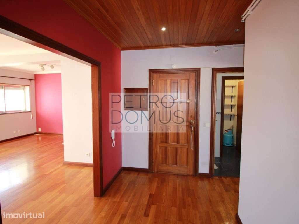 APARTAMENTO T3 | GARAGEM | VISTA CIDADE-2