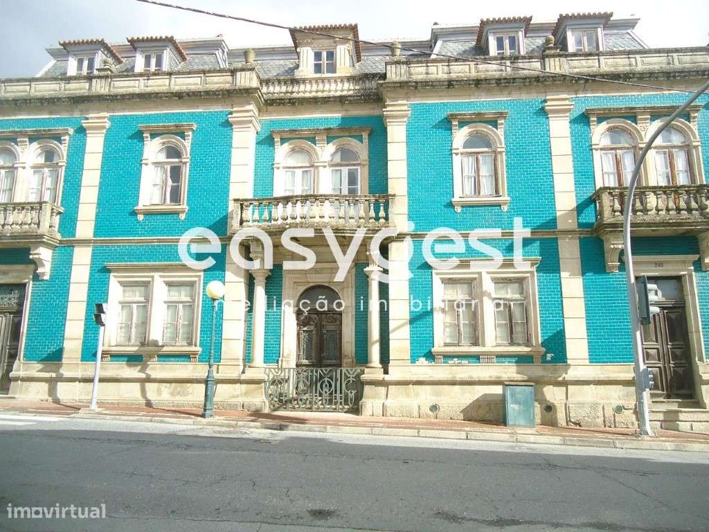 Palacete T19 com 3 pisos situado na Vila do Tortosendo, Covilhã - Grande imagem: 2/49