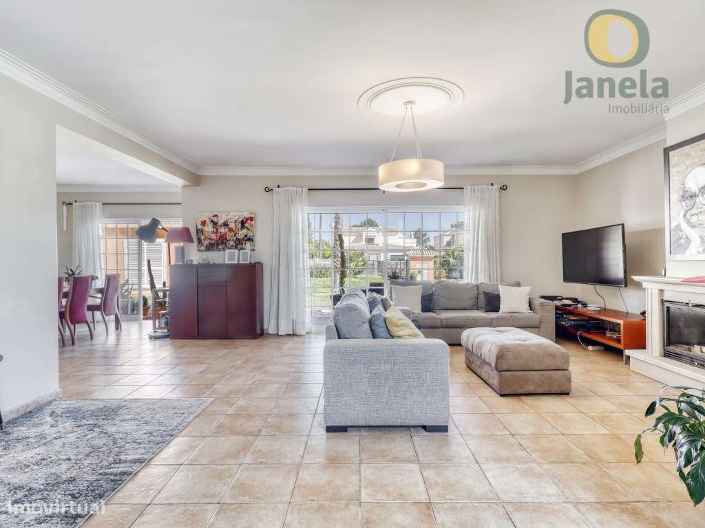 Moradia T3 com Garagem e Piscina no Vila Sol-16