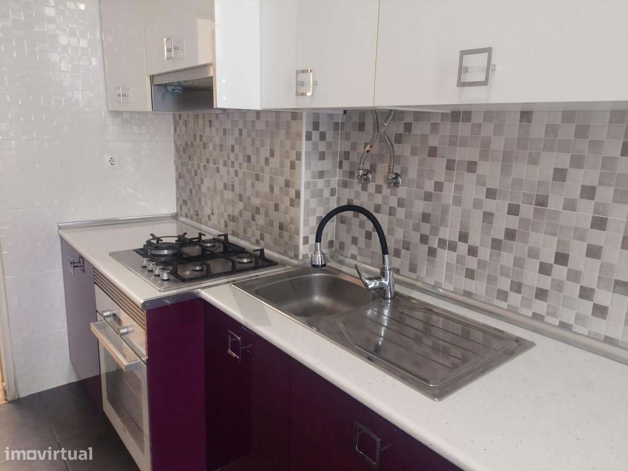 T2 Renovado com Sala Ampla na Av. Padre Bartolomeu de Gusmão – Damaia - Grande imagem: 4/8