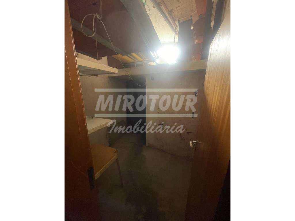 Loja situada em Santiago do Cacém-11