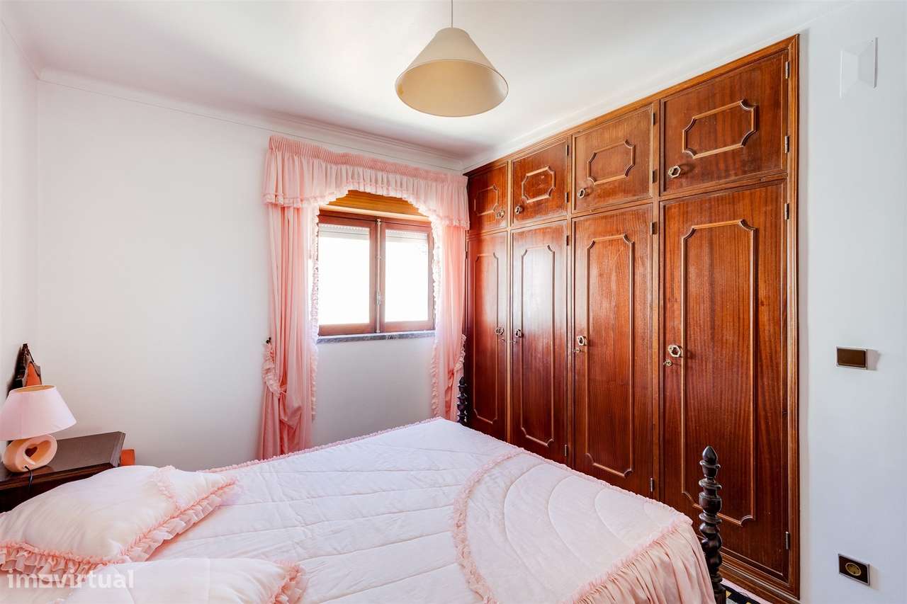Apartamento T2 com Terraço e Garagem | Praia da Nazaré-11