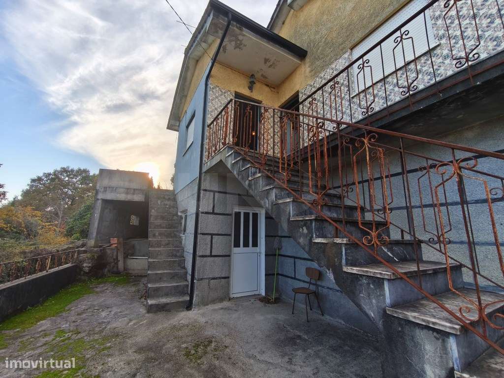 Oportunidade absolutamente imperdível - Moradia com parte renovada ...-3