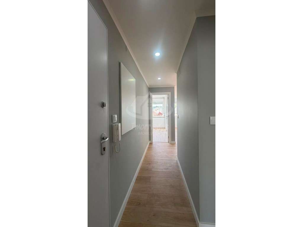 T2+1 Totalmente Remodelado em Odivelas | Pronto a Habitar | Localiz...-5