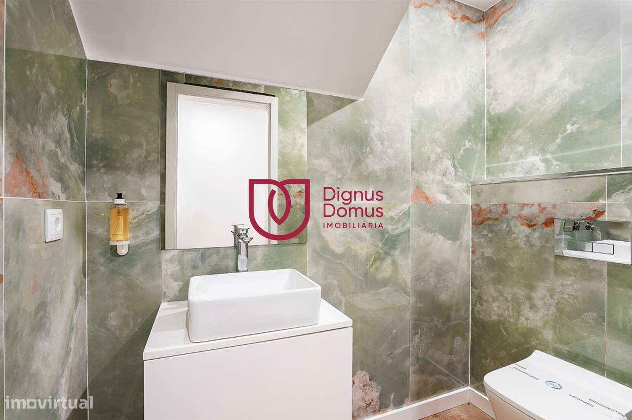 Duplex Renovado com Logradouro e Rendimento Garantido — Porto Centro-8