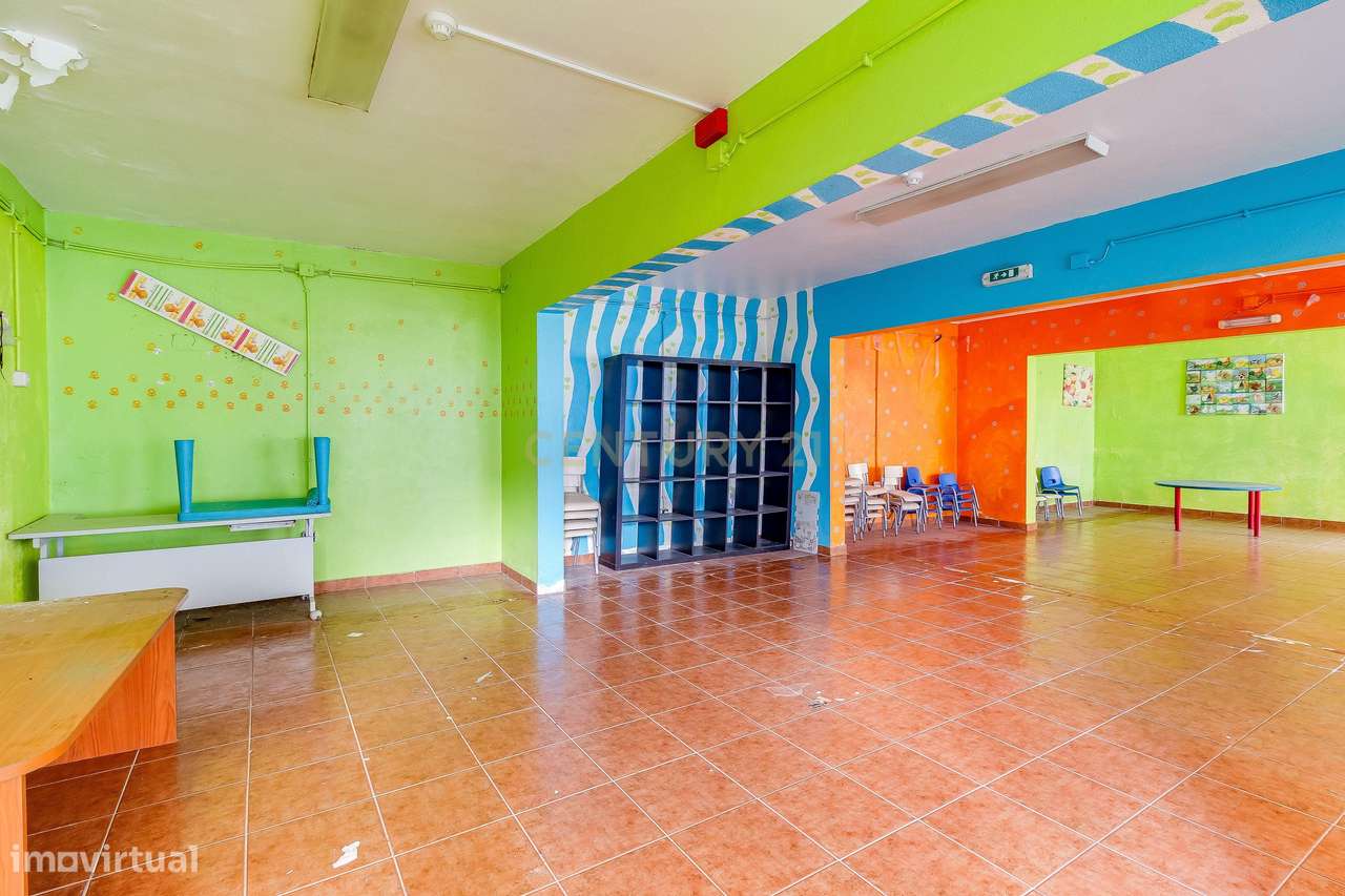 Imóvel para Infantário no Entroncamento – Espaço Amplo com Potencial d-25