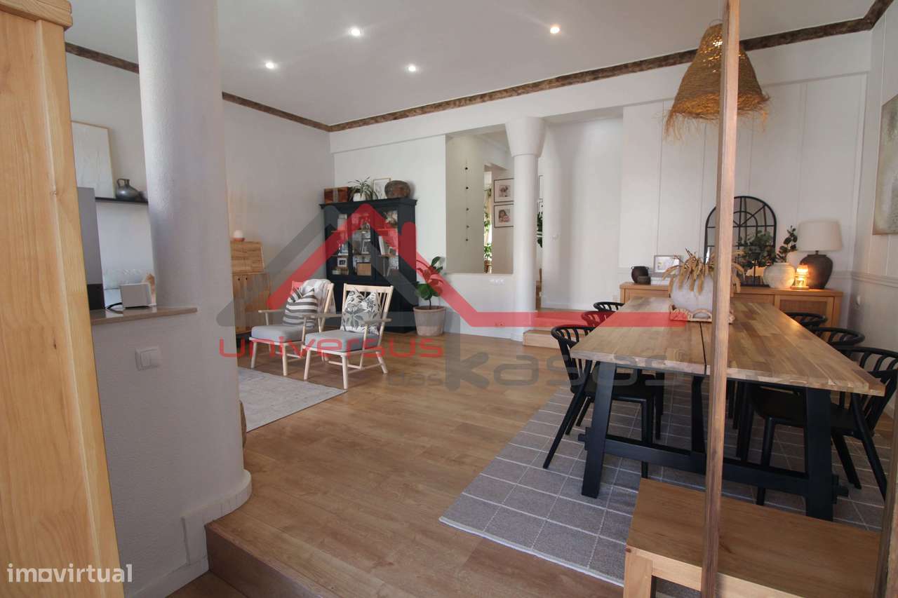 Moradia em Banda V4 com Jardim e Estacionamento na Quinta do Anjo-0