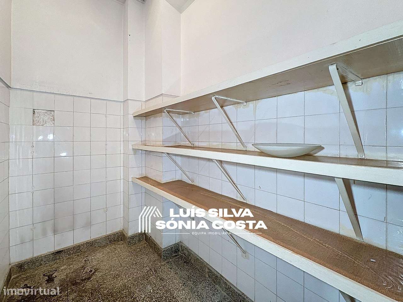 Apartamento T4 c/ Varandas e Elevador em frente á Câmara...-11