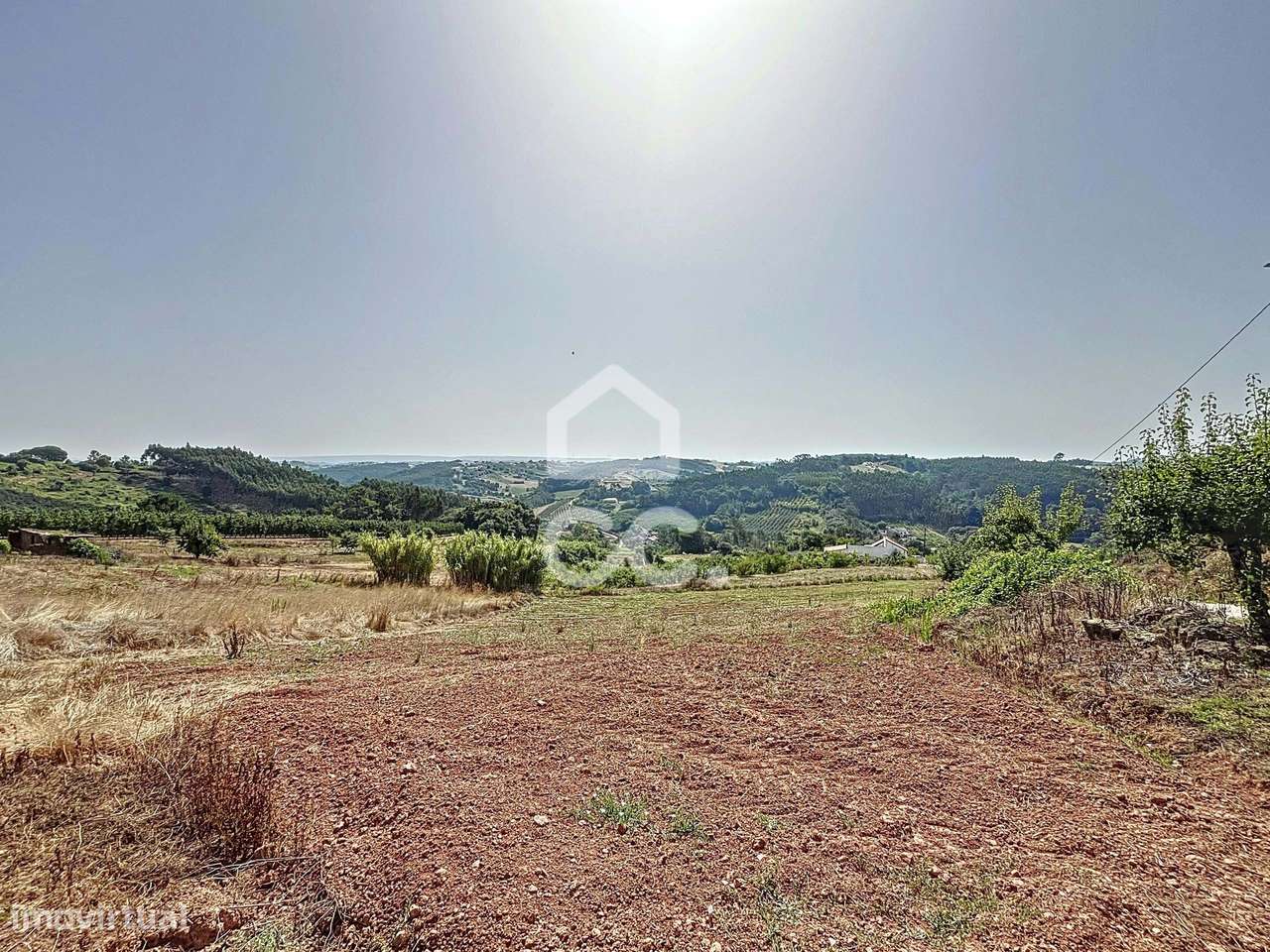 Propriedade mista com ruína e terreno fértil,  localizada nas Antas-12