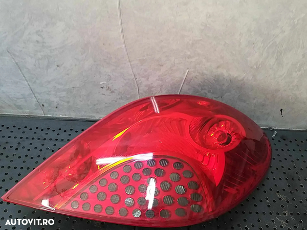 Stop tripla lampa dreapta peugeot 207 wa wc 964998658003 - 2