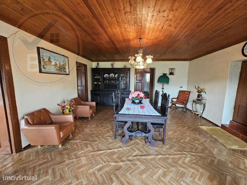 Moradia T4, em pedra, com terreno de 2.366 m² e Espigueiro datado d...-5