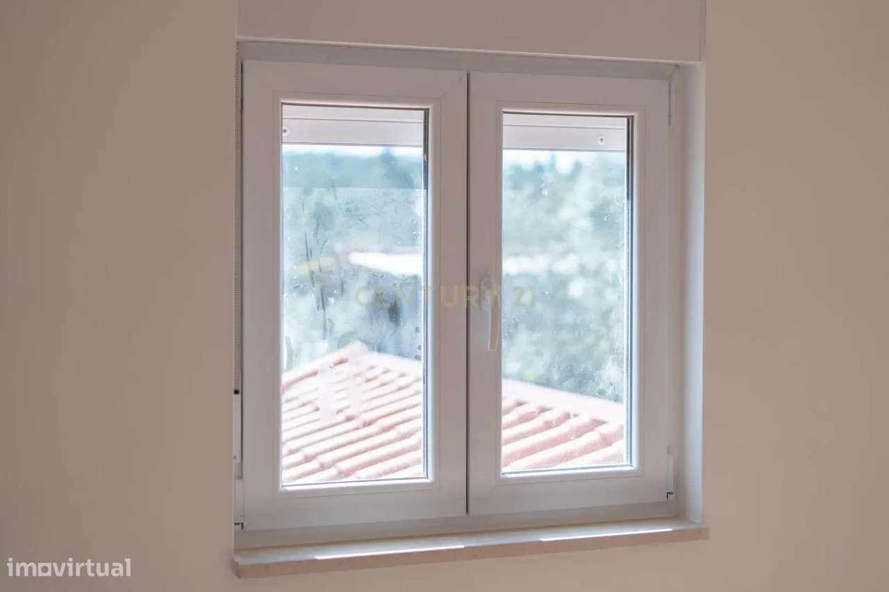 Moradia T3 de dois pisos com terreno totalmente renovada a cinco minut-6