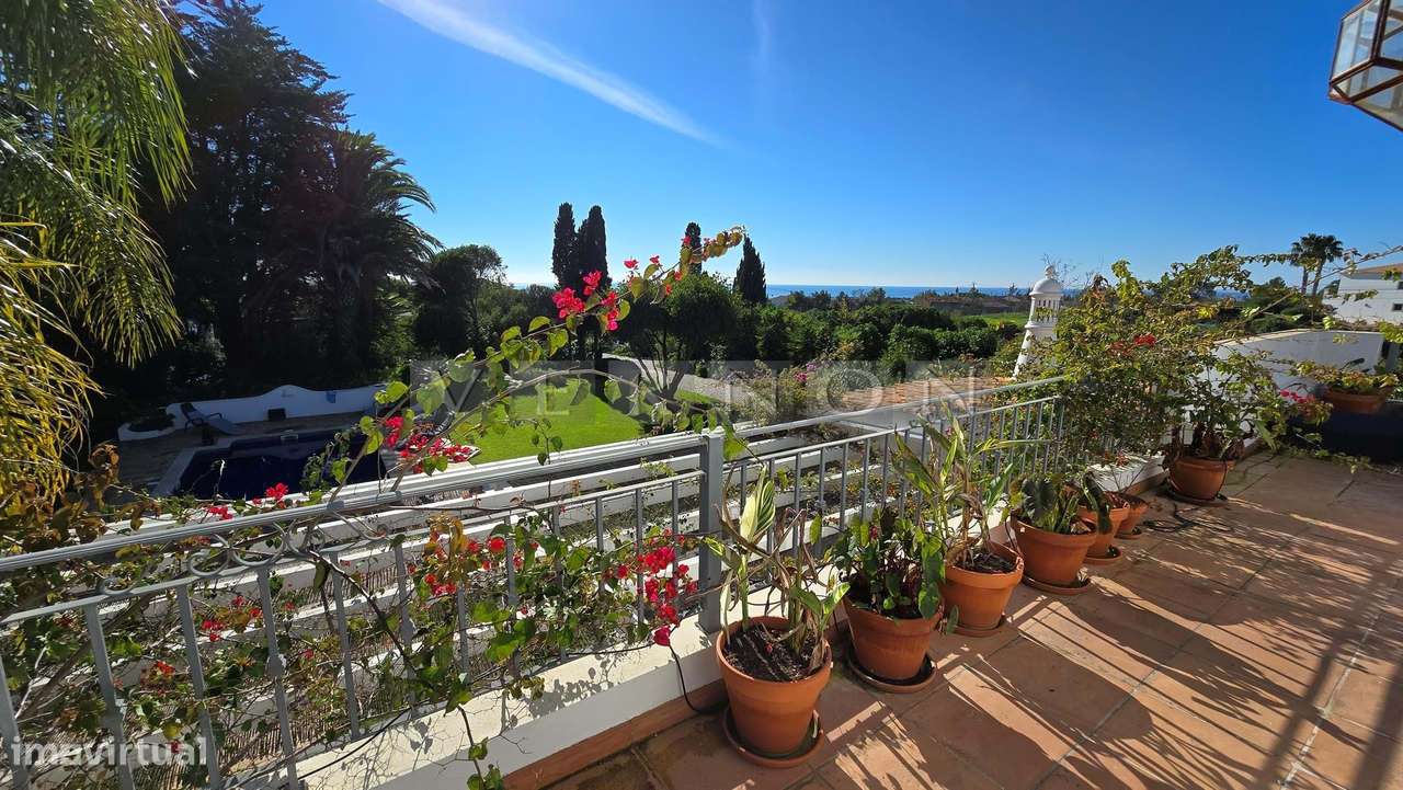 Algarve, Caramujeira,  para venda moradia V3 espaçosa renovada com vis-46