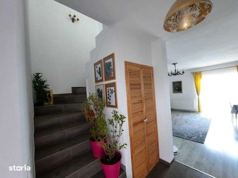 Vand casa gata de locuit, situata in Cartier Izvor, cu teren - Imagine principală: 5/8