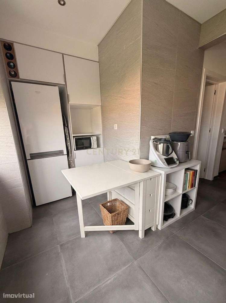 Apartamento T2 Remodelado a poucos minutos da Estação da Reboleira-6
