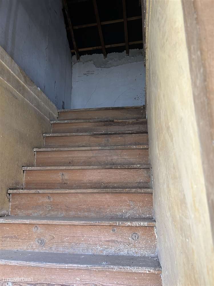 Prédio histórico na emblemática cidade do Montijo para reabilitar-3