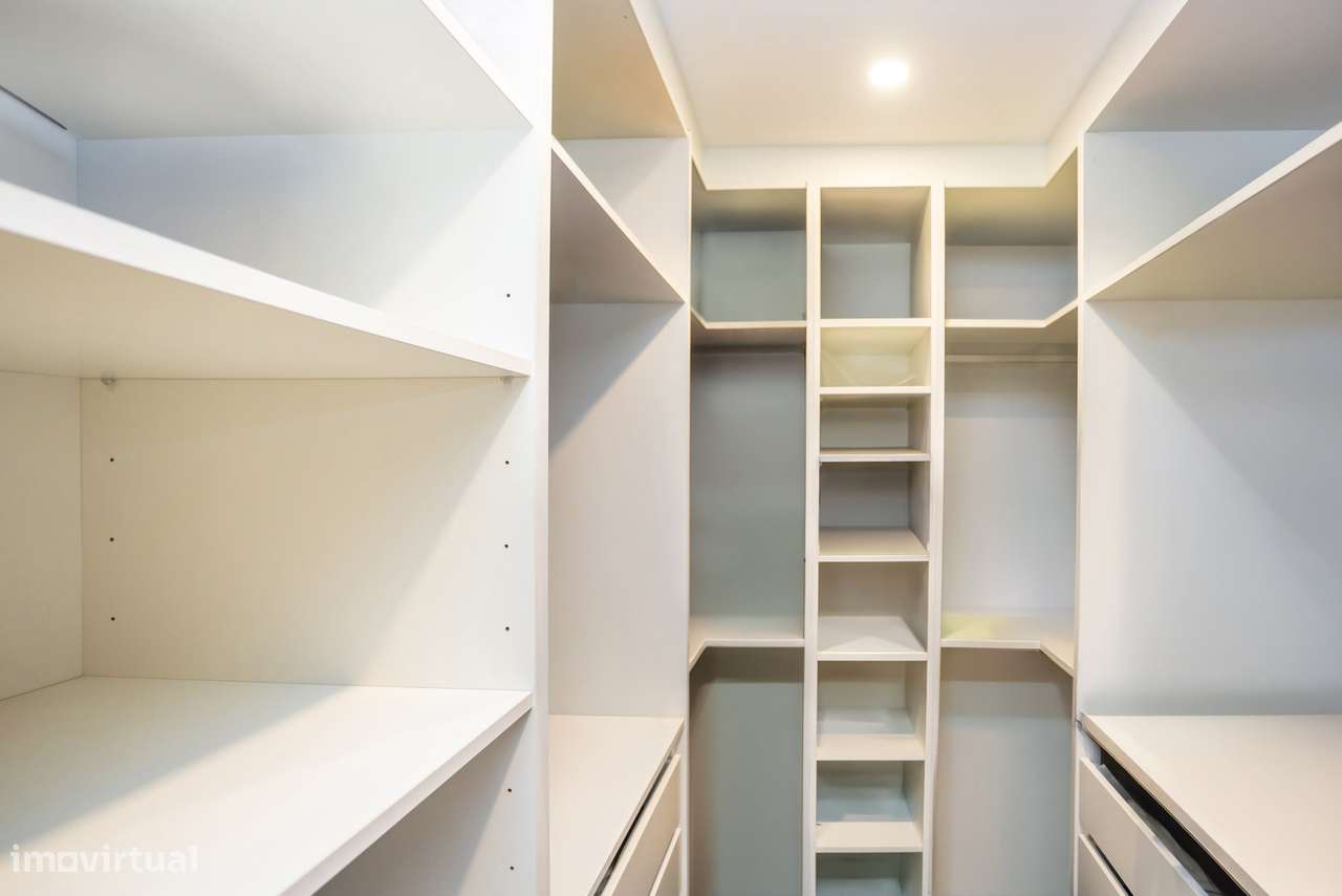 Moradia T5 com 223 m², Box e Sótão na Quinta da Peça, em Loures-10