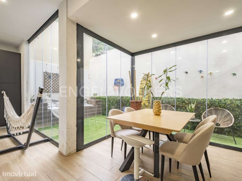 T4 remodelado com terraço e jardim Anjos / Arroios-1
