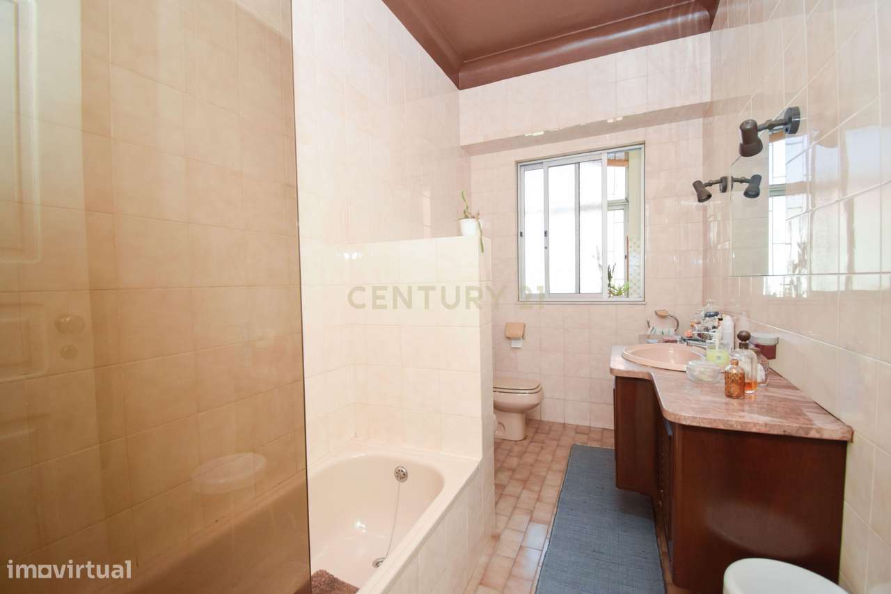 Apartamento T3 com Elevador, no Areeiro | Av. Roma| Campo Pequeno - Li-7
