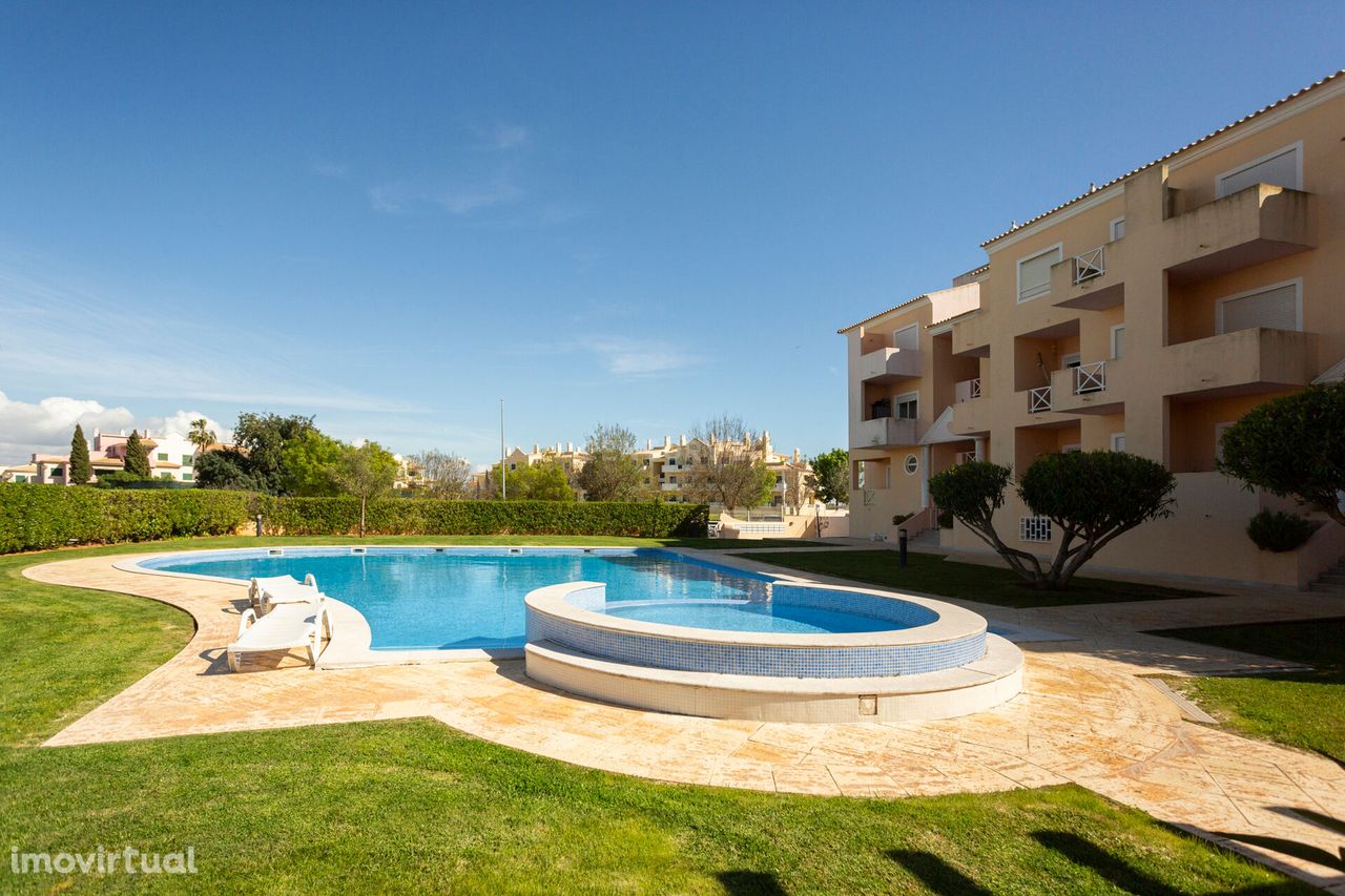 Apartamento T2, condomínio com piscina, Albufeira