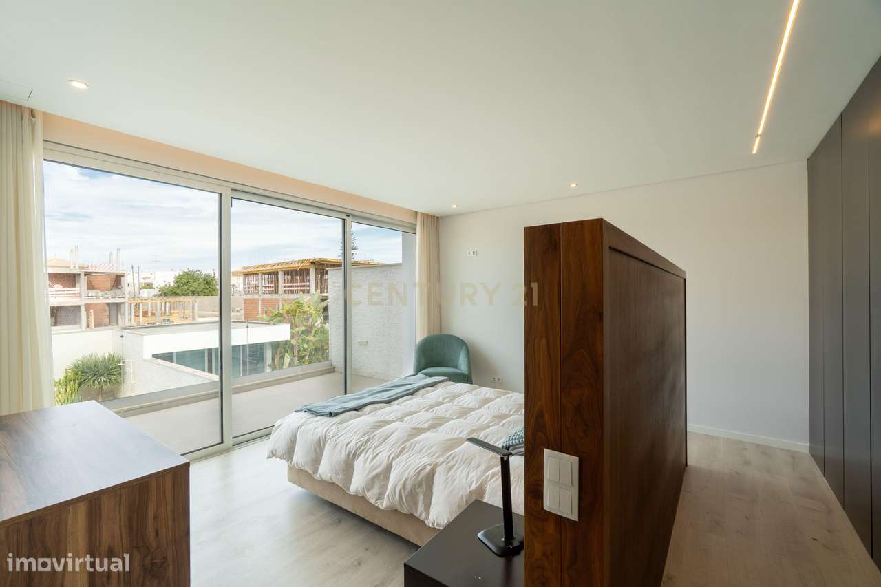 Moradia Contemporânea T3+2 | Zona Premium - Montenegro, Faro-15
