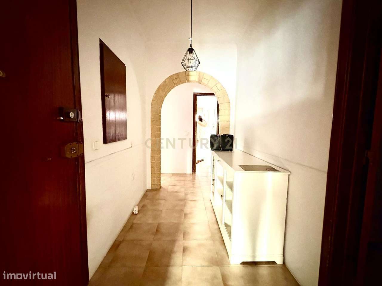 Arrenda-se apartamento T2, com cozinha completamente equipada - Grande imagem: 2/12